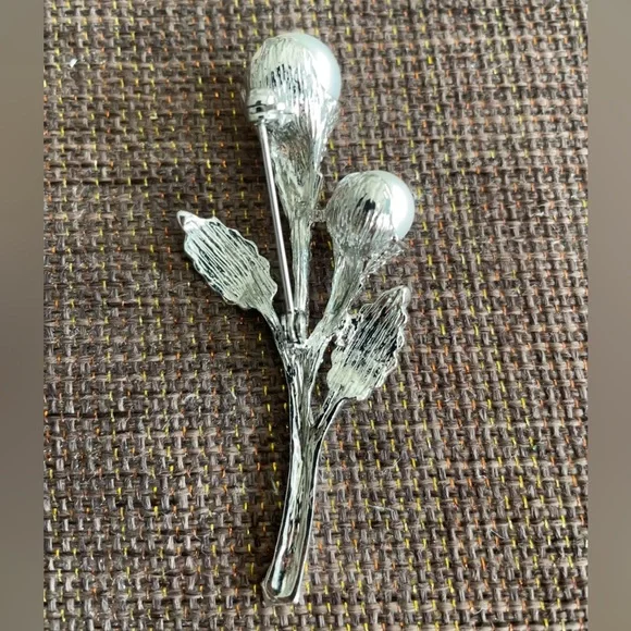 Floral Pearl & Rhinestone Brooch - Picture 3 of 4